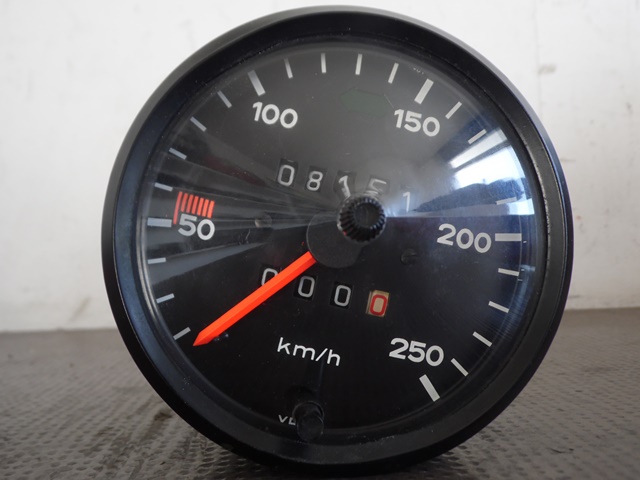 COMPTEUR VITESSE 477954021 PORSCHE 924 COMPTEUR VITESSE 477954021 PORSCHE 924