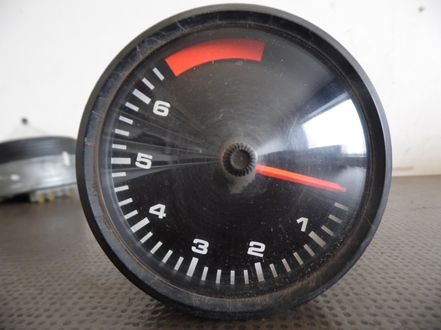 COMPTE-TOURS 477919205E PORSCHE 924