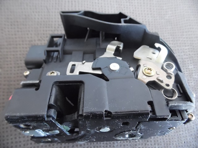 SERRURE DROITE 3B1837016M PORSCHE 996 SERRURE DROITE 3B1837016M PORSCHE 996