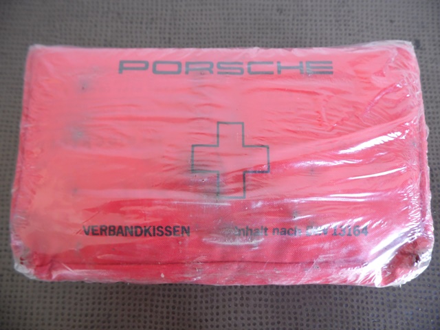 TROUSSE DE SECOURS PORSCHE 911 TROUSSE DE SECOURS PORSCHE 911