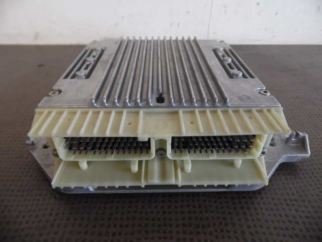 CALCULATEUR MOTEUR A0215452432 MERCEDES CL500 CALCULATEUR MOTEUR A0215452432 MERCEDES CL500