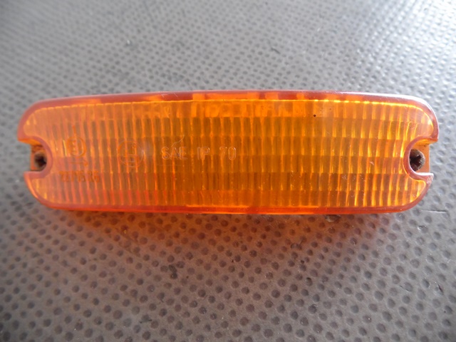 CABOCHON CLIGNOTANT AVANT GAUCHE AUDI 100 C1 CABOCHON CLIGNOTANT AVANT GAUCHE AUDI 100 C1