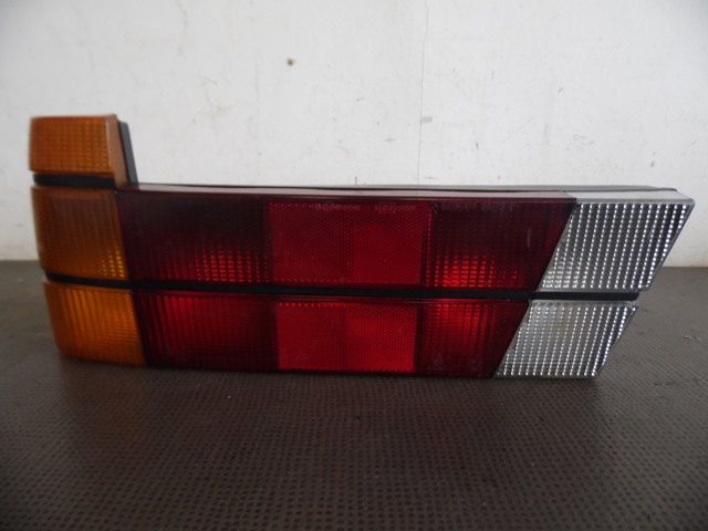 CABOCHON FEU ARRIERE GAUCHE ALFA ROMEO 75 CABOCHON FEU ARRIERE GAUCHE ALFA ROMEO 75