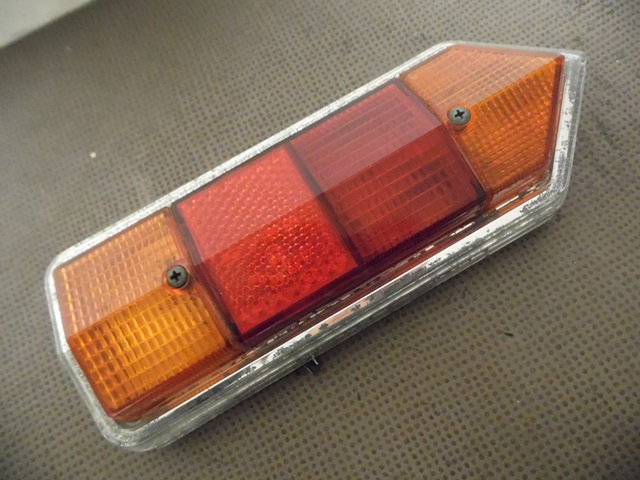 FEU ARRIERE GAUCHE FORD TAUNUS P7A 17M FEU ARRIERE GAUCHE FORD TAUNUS P7A 17M