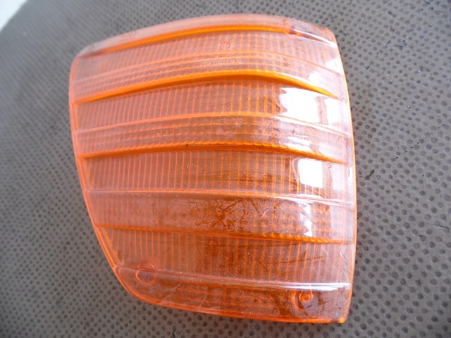 CABOCHON CLIGNOTANT DROIT MERCEDES W116 CABOCHON CLIGNOTANT DROIT MERCEDES W116
