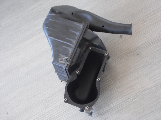 BOITIER FILTRE A AIR 477129611D PORSCHE 924 BOITIER FILTRE A AIR 477129611D PORSCHE 924