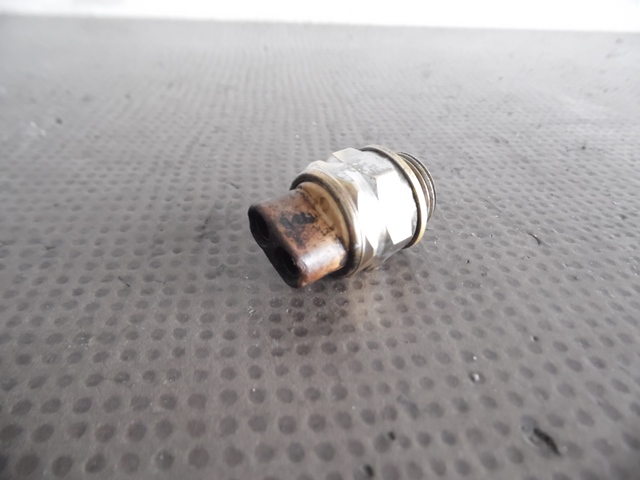 CONTACTEUR FEUX RECUL 91461354102 PORSCHE 930 CONTACTEUR FEUX RECUL 91461354102 PORSCHE 930