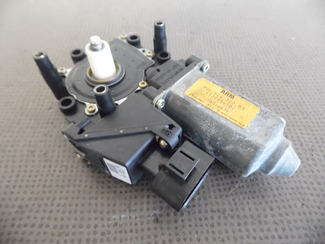 MOTEUR LEVE-VITRE DROIT PORSCHE 996 TARGA MOTEUR LEVE-VITRE DROIT PORSCHE 996 TARGA
