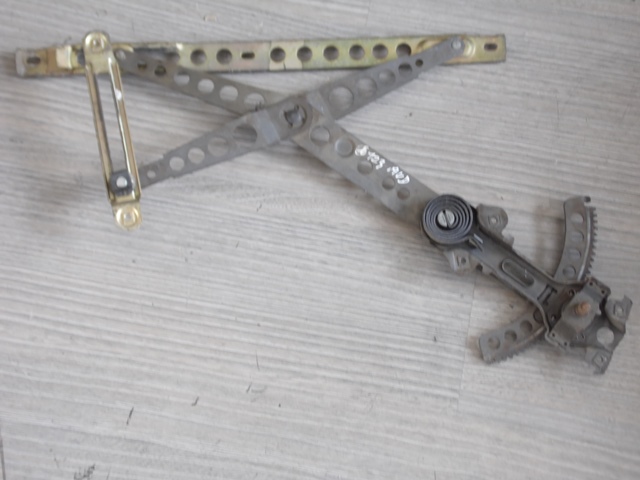 LEVE-VITRE AV DROIT 1237202246 MERCEDES W123 LEVE-VITRE AV DROIT 1237202246 MERCEDES W123