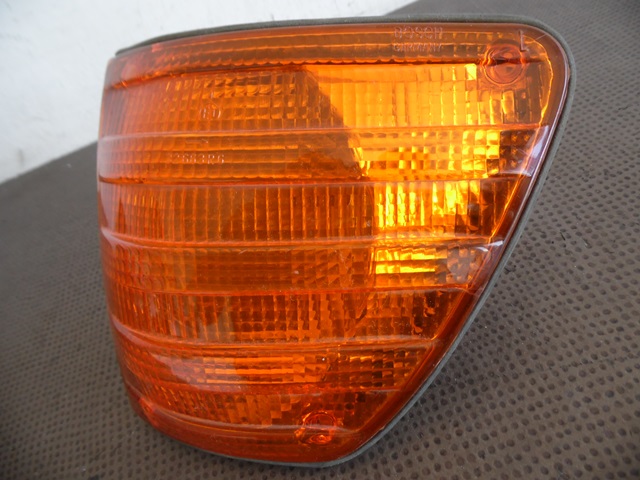 CLIGNOTANT GAUCHE 1305620913 MERCEDES W116 CLIGNOTANT GAUCHE 1305620913 MERCEDES W116