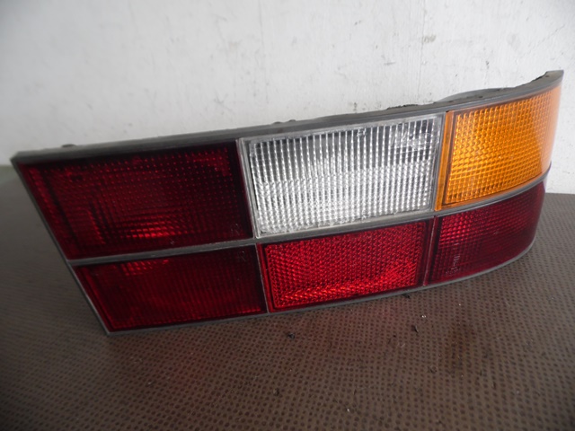 FEU ARRIERE DROIT 477945216 PORSCHE 924 FEU ARRIERE DROIT 477945216 PORSCHE 924