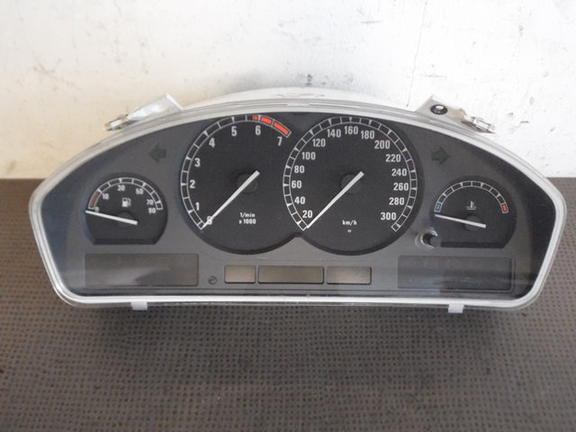 COMBINE D’INSTRUMENTS BMW 850i E31